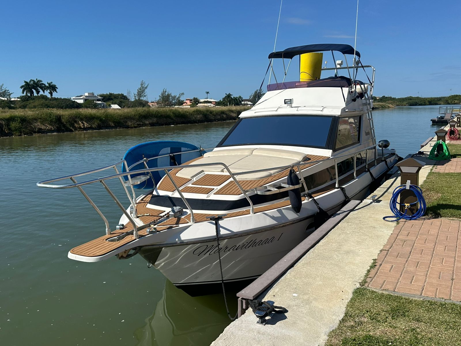 Lancha Oceanic 36 Pés em Búzios — Motor Mercedes 366 zerado, 2 quartos, ar-condicionado